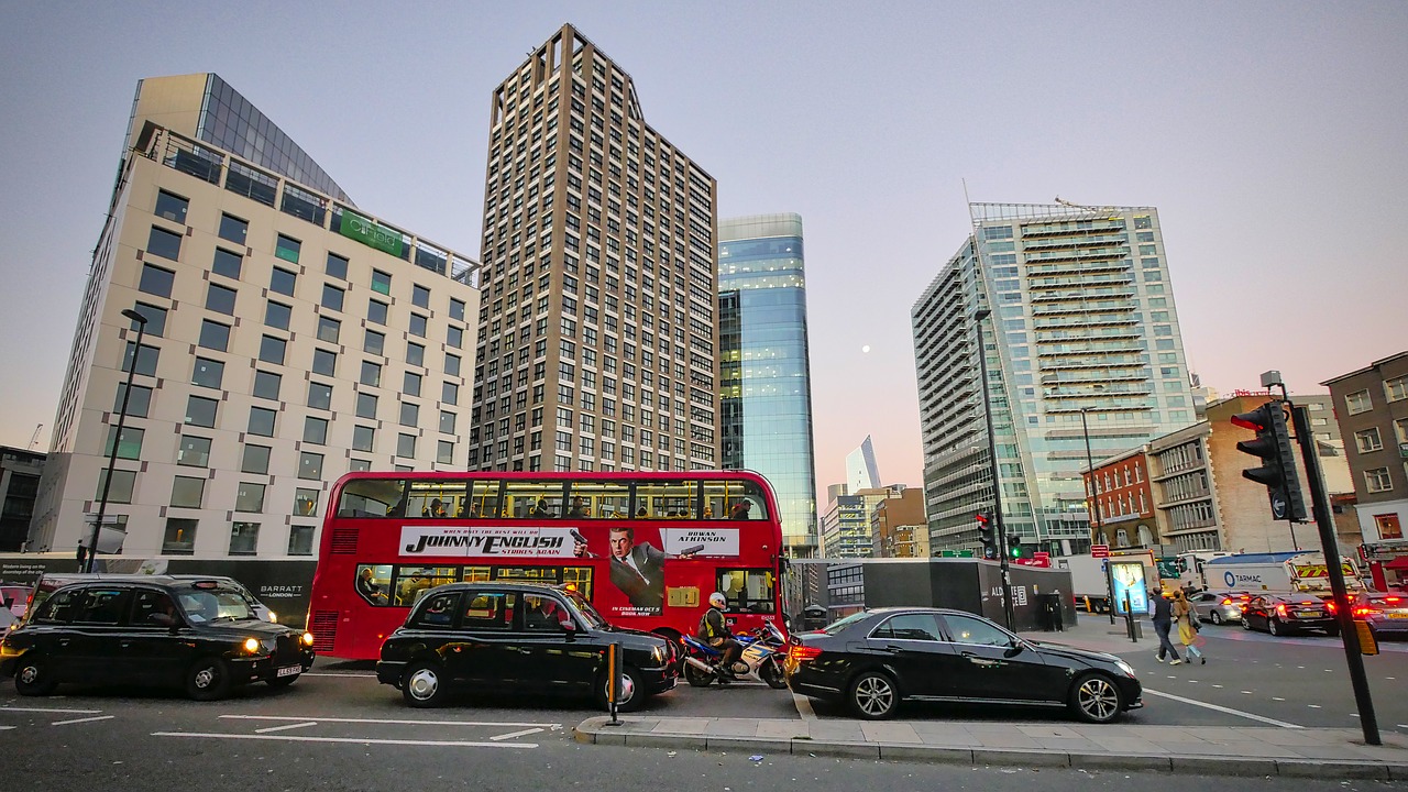 <p>Londres reduziu as mortes no trânsito em 45% na última década ao melhorar o desenho de ruas e reduzir limites de velocidade (foto: Max Pixel)</p>